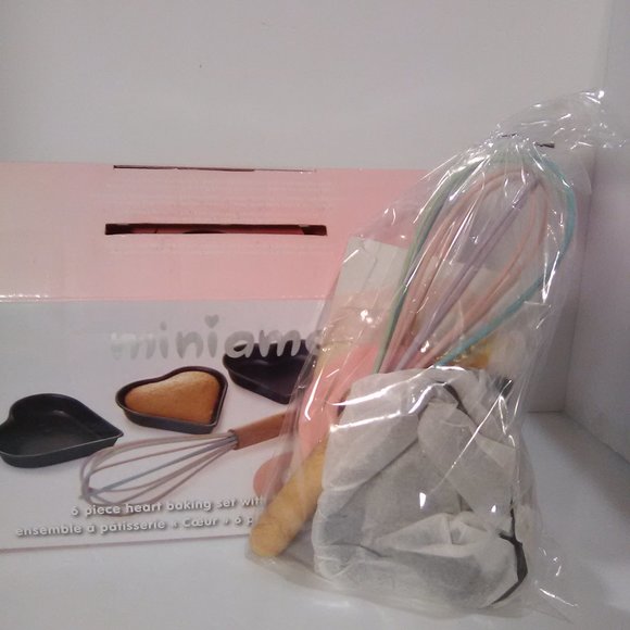 Miniamo 6 Piece Heart Shaped Baking Set With Whisk & Free Recipe Card Brand New - Picture 4 of 4